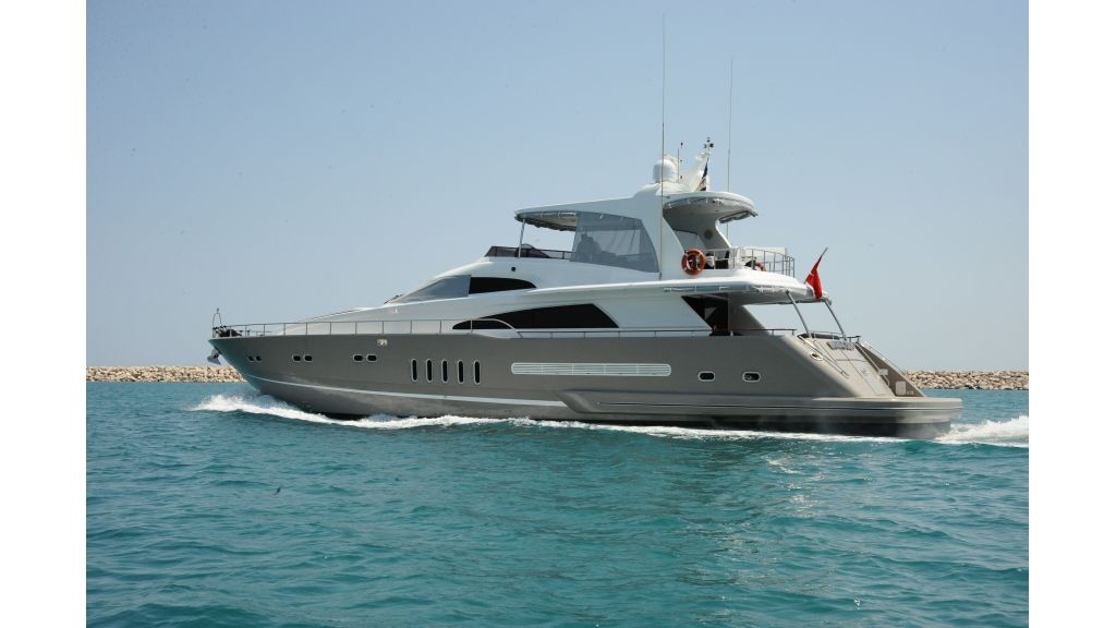 istanbul-built-epoxy-laminated-motoryacht-1