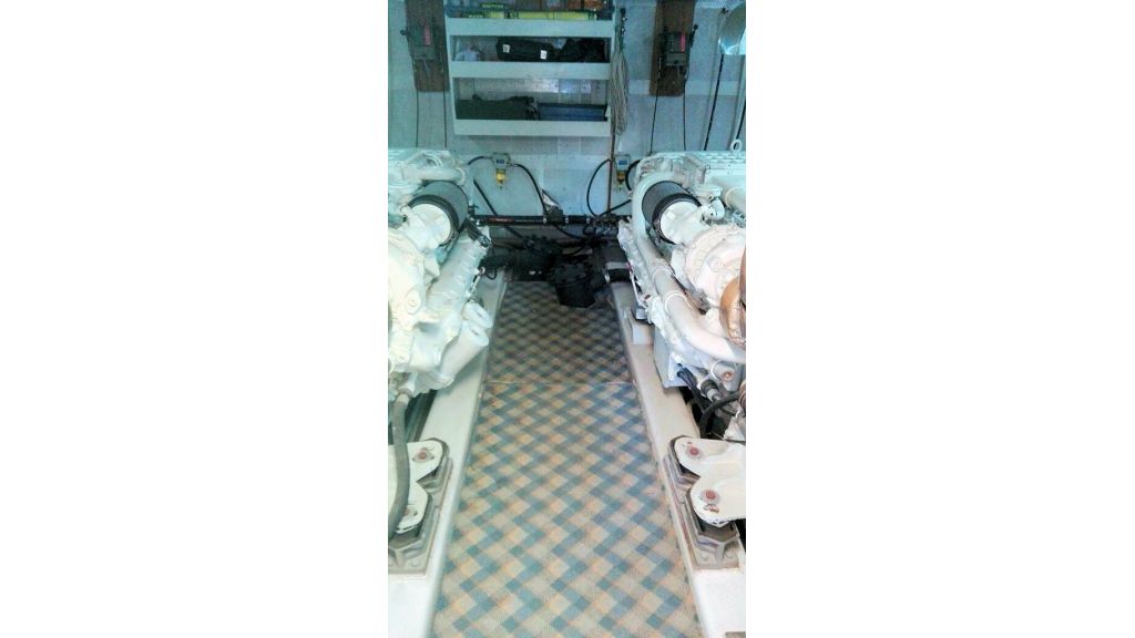 istanbul-built-epoxy-laminated-motoryacht-16