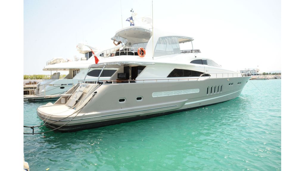 istanbul-built-epoxy-laminated-motoryacht-2