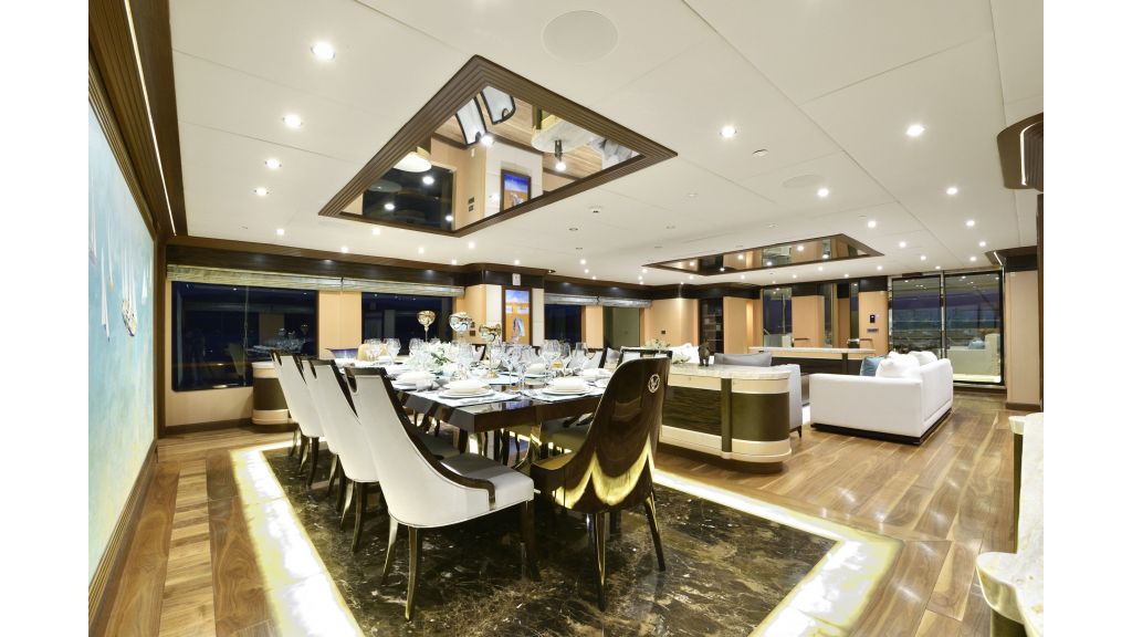 Meira Luxury Yacht master.