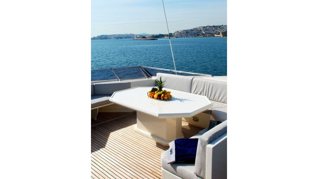 steel-hull-motoryacht-16