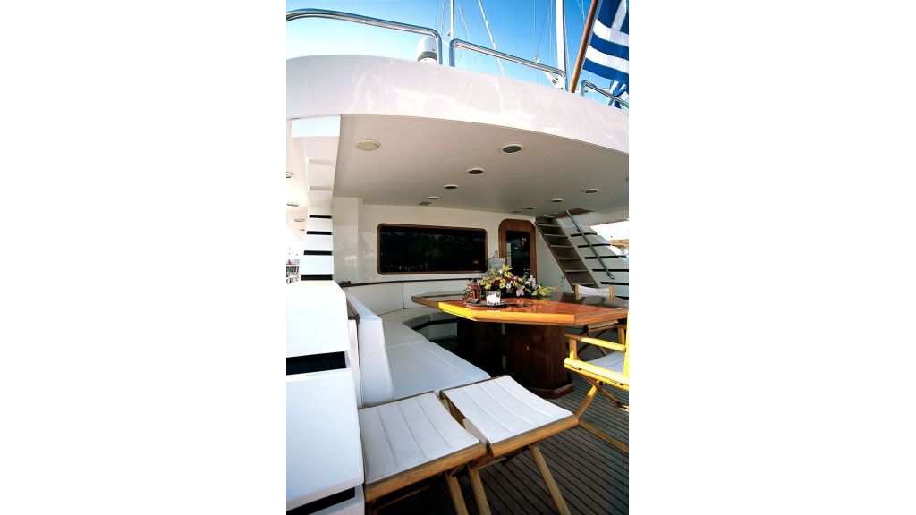 steel-hull-motoryacht-17