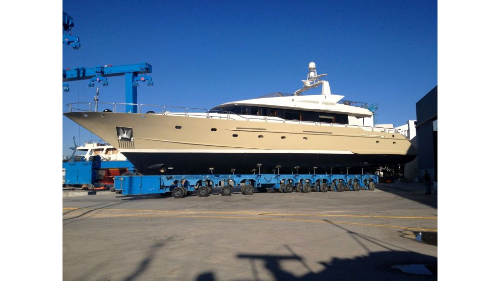 steel-hull-motoryacht-4