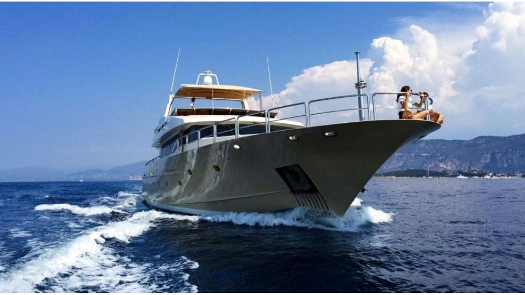 steel-hull-motoryacht-5