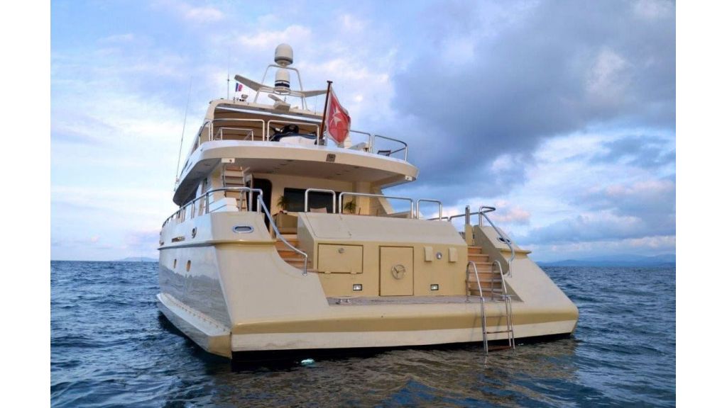 steel-hull-motoryacht-8