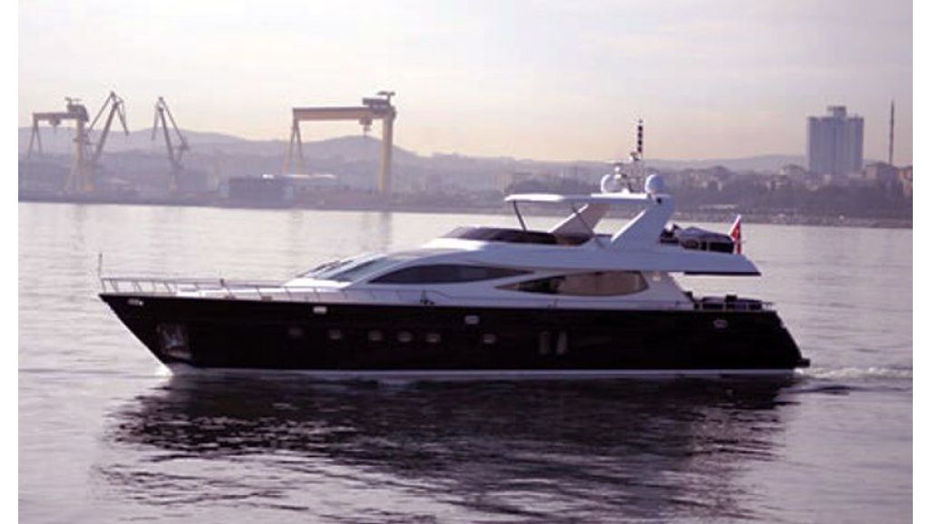 custom build motor yacht (1)