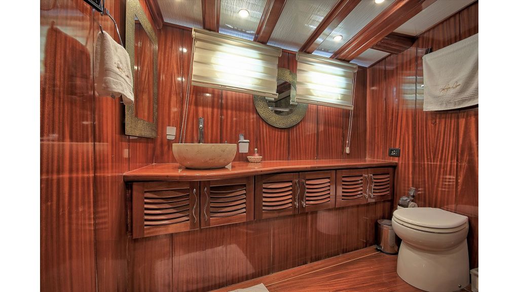 Bow Master shower room