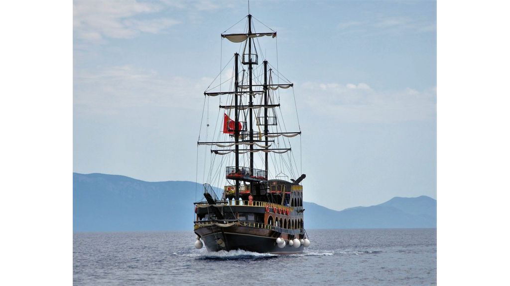 Daily Cruise Pirate Ship (13)