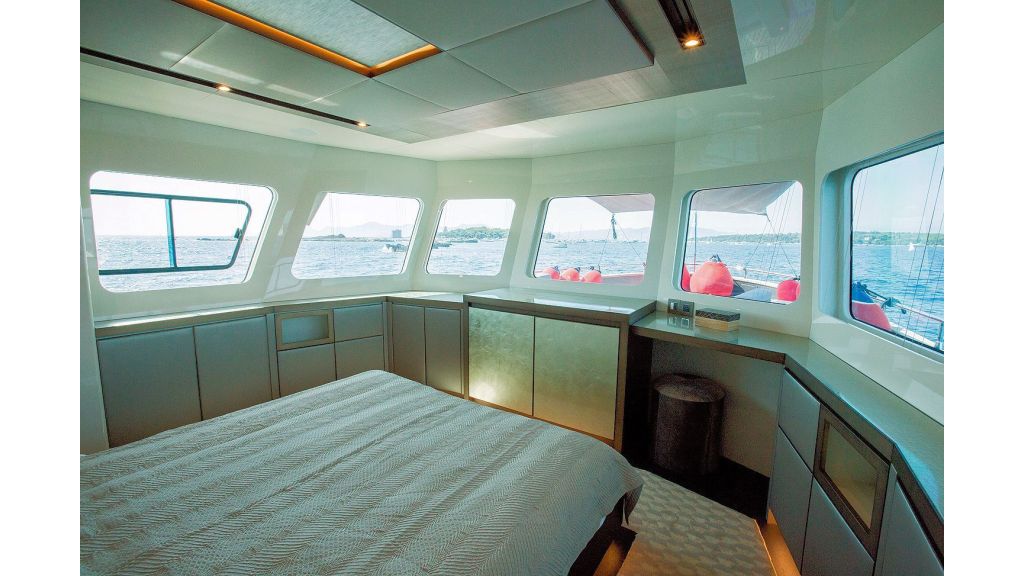 Trawler Style Motor Yacht (34)