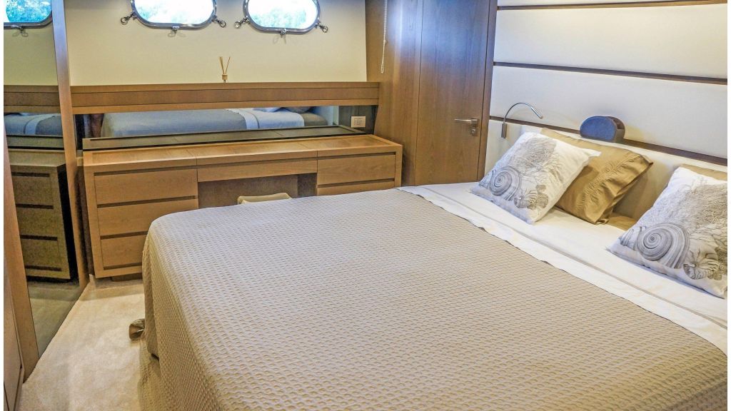 Sanlorenzo 72ft for charter (3)