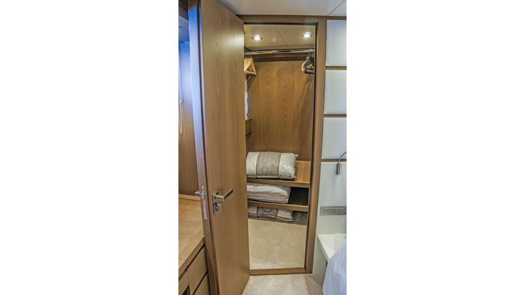 Sanlorenzo 72ft for charter (5)