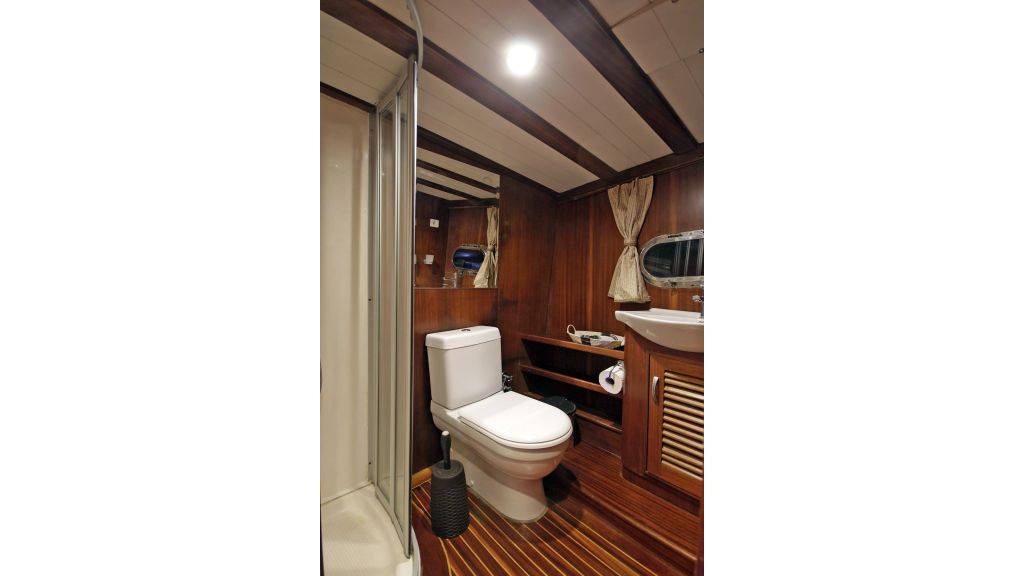 Five Cabins Transom Gulet (27)