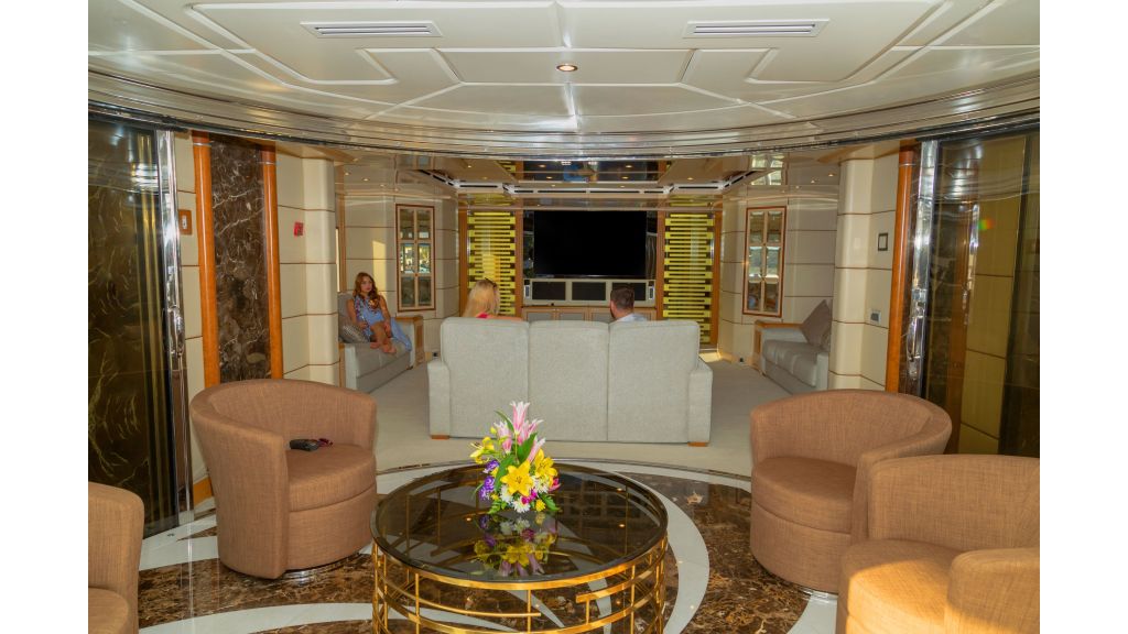 Motor Yacht Sensation Saloon 3