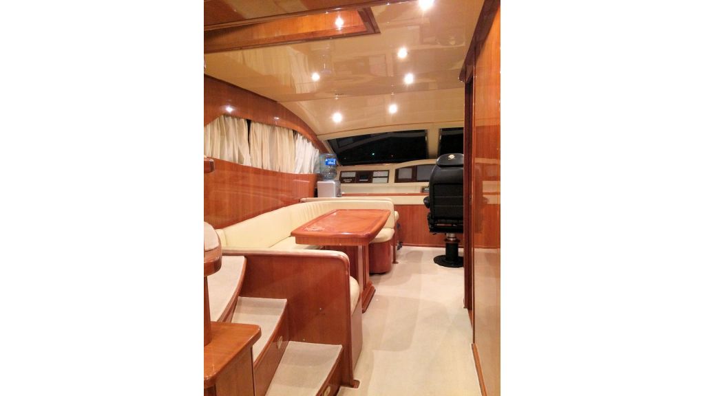 Custom Line Fiberglass GRP Motoryacht (10)