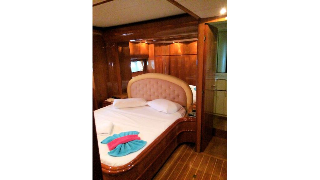 Custom Line Fiberglass GRP Motoryacht (15)