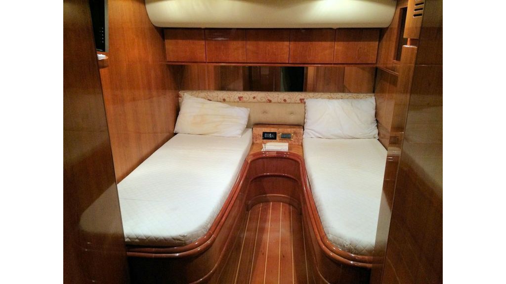 Custom Line Fiberglass GRP Motoryacht (20)