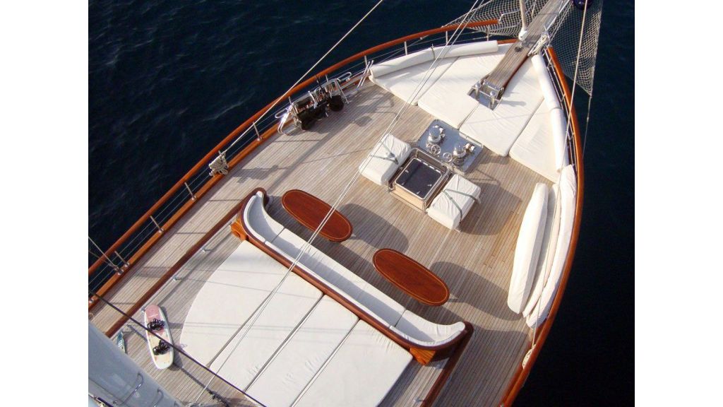 Luxury-Motor-Sailor-(45)