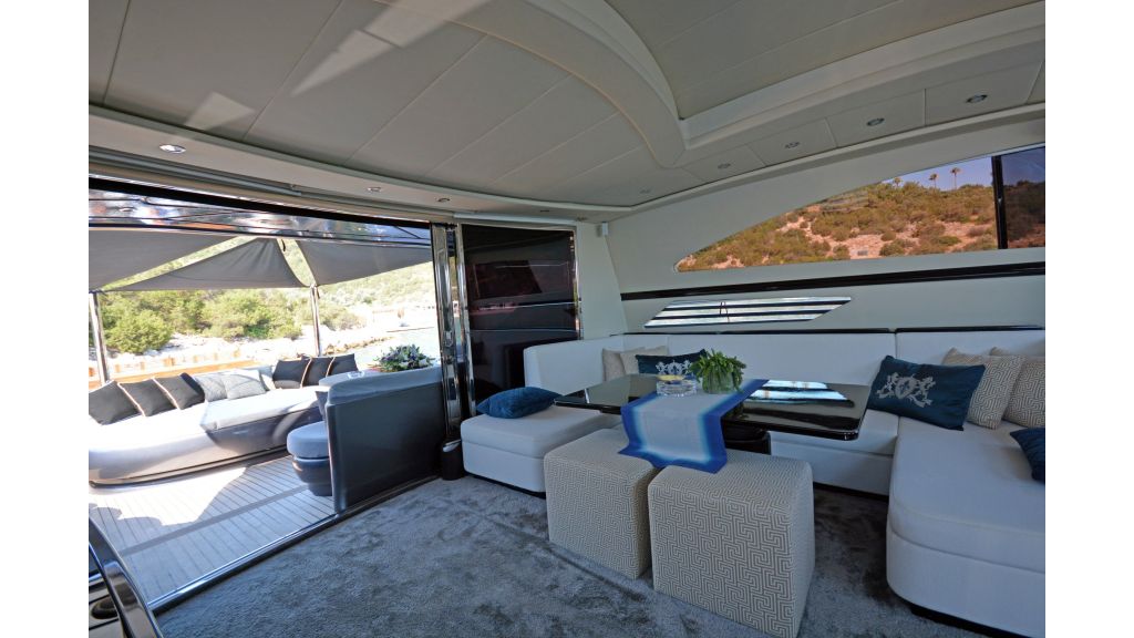 Pershing 88 For Charter (59)