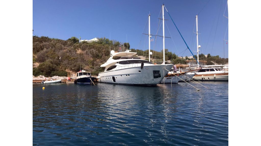 Ferretti 881 For Sale (1)