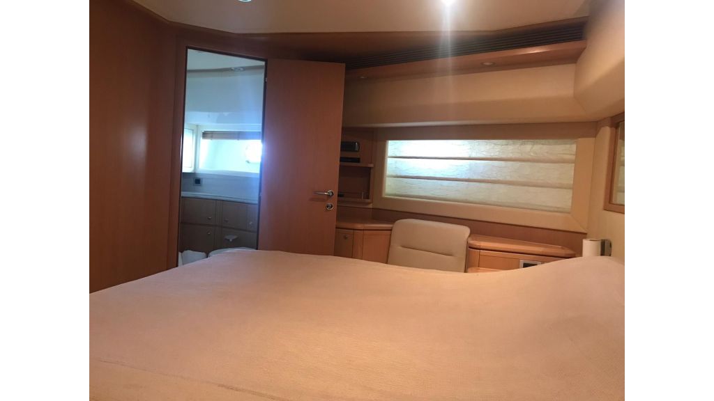 Ferretti 881 For Sale (18)