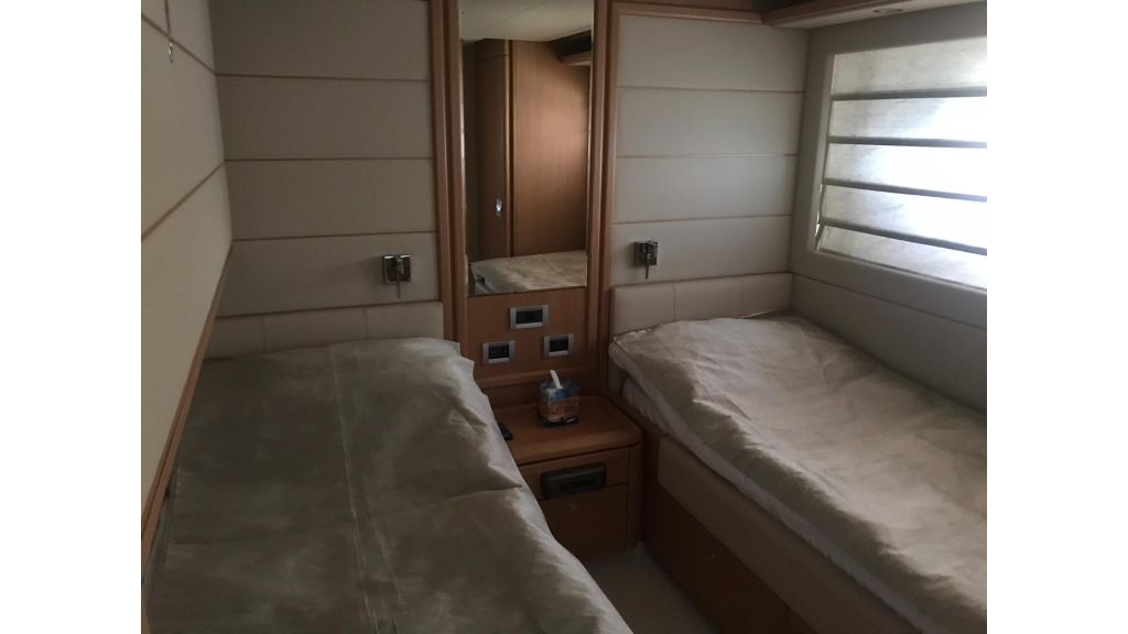 Ferretti 881 For Sale (26)