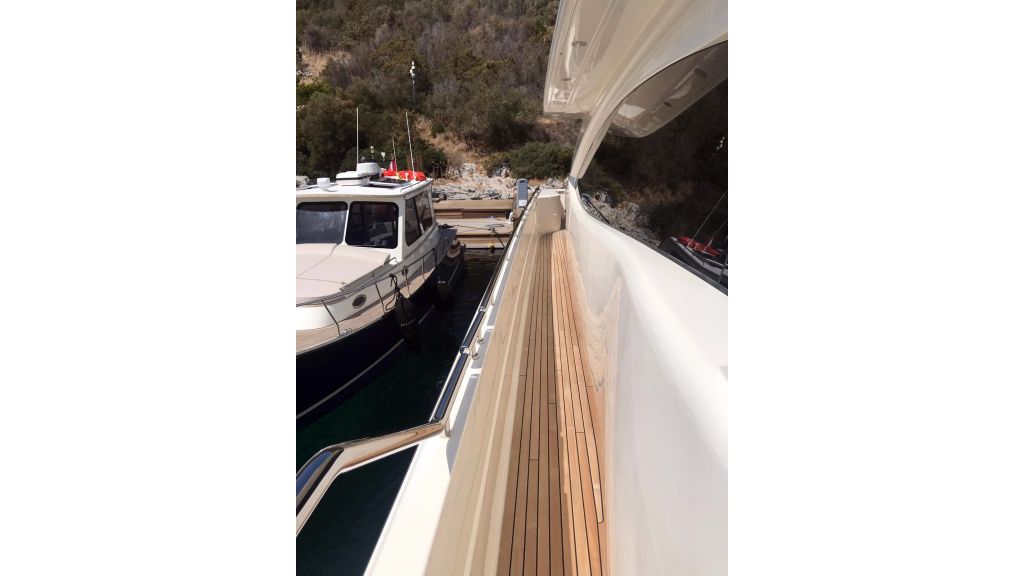 Ferretti 881 For Sale (4)