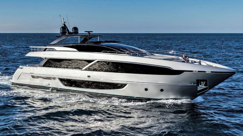 Riva 100 Corsaro motor Yacht (4)