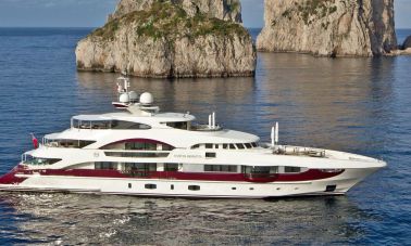 Motor Yacht Quine Essential