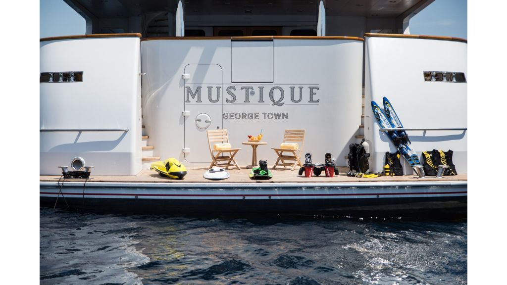 Mustique Luxury Motor Yacht (125)
