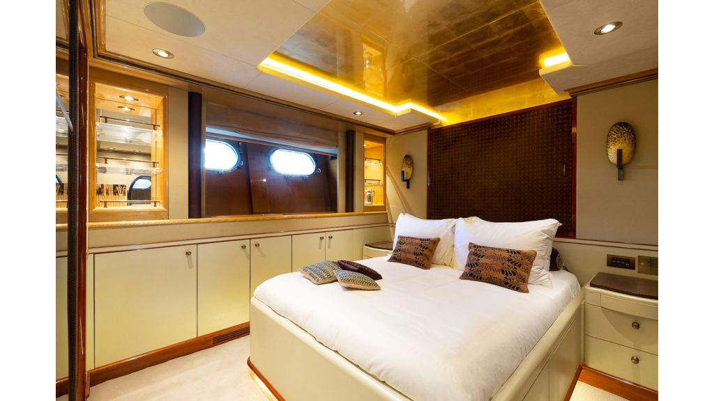 Luxury motor yacht Il Sole (16)