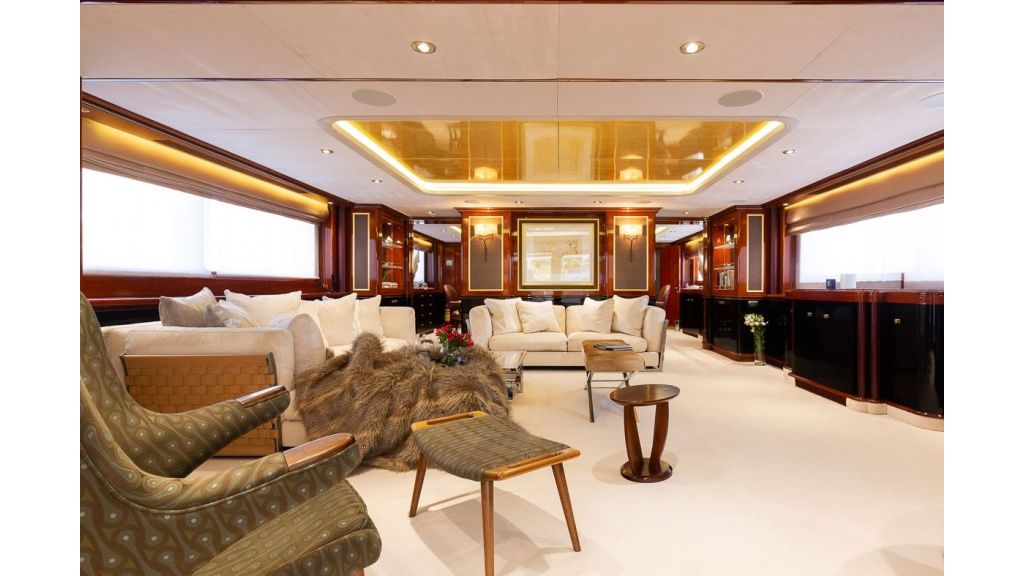 Luxury motor yacht Il Sole (36)