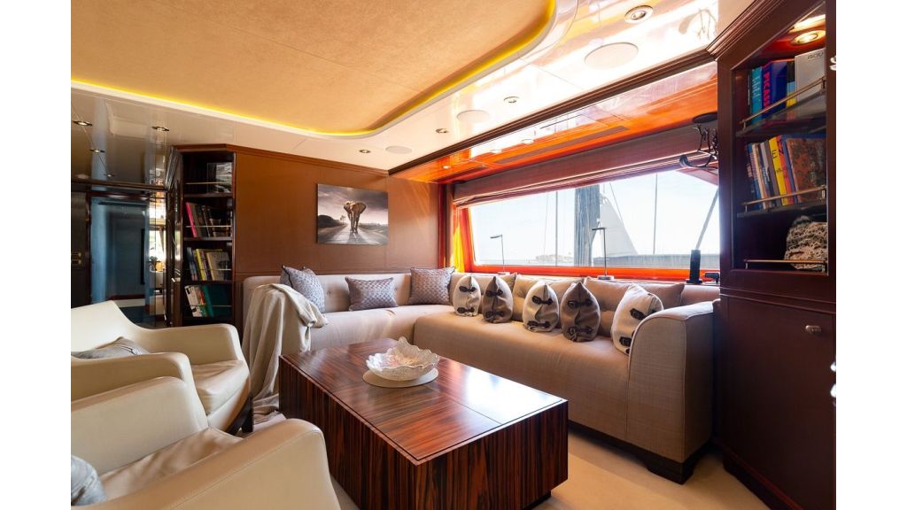 Luxury motor yacht Il Sole (44)