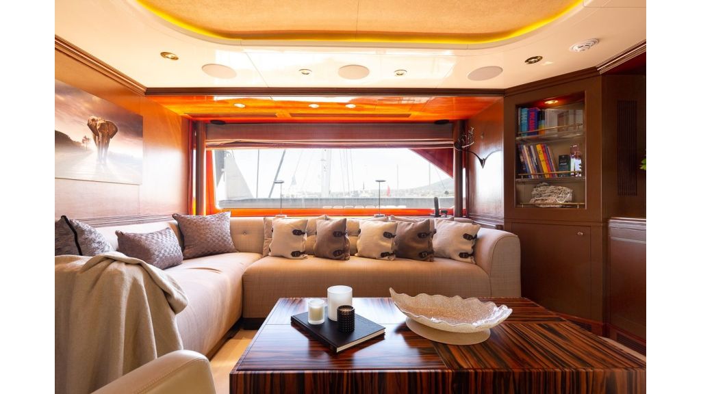 Luxury motor yacht Il Sole (45)
