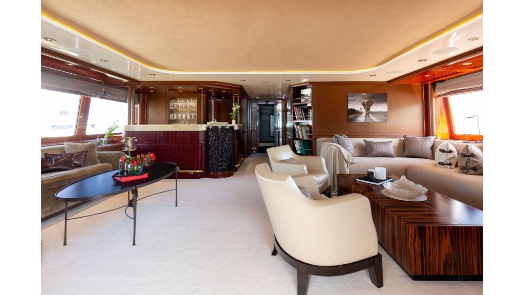 Luxury motor yacht Il Sole (50)
