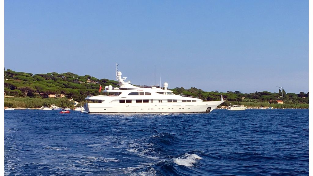Luxury motor yacht Il Sole (57)