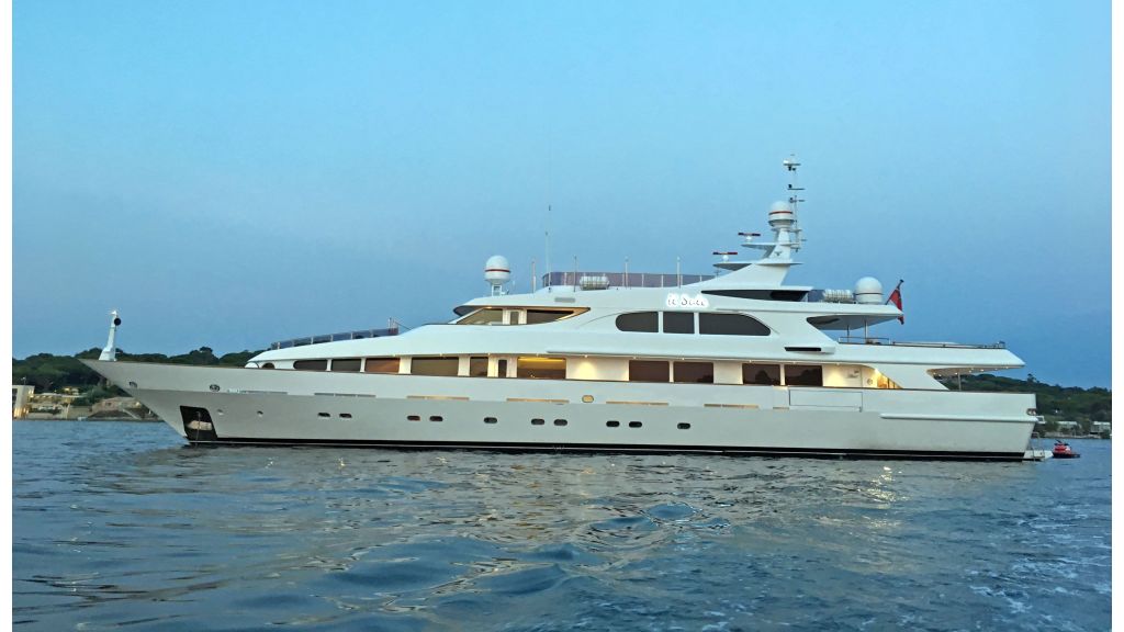 Luxury motor yacht Il Sole (58)