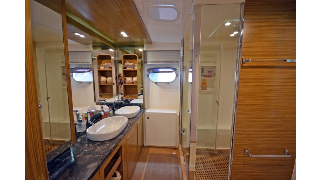 Luxury Trawler (25)