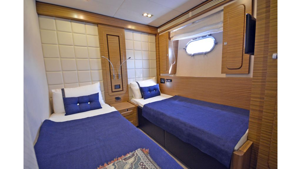 Luxury Trawler (31)