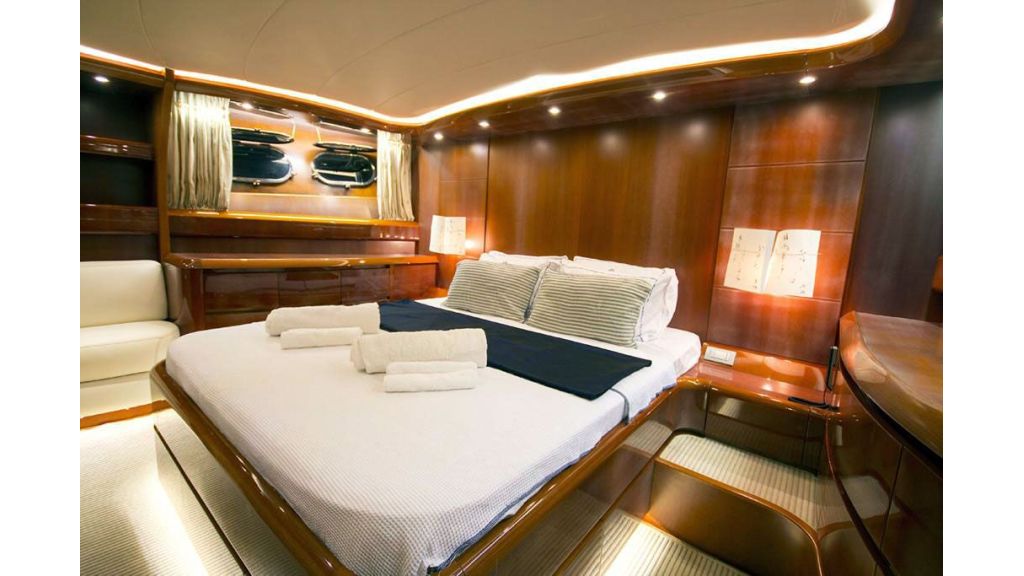 Caelum Motor Yacht (4)