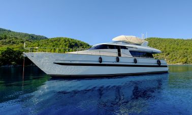 Sanlorenzo 75ft motor yacht master.