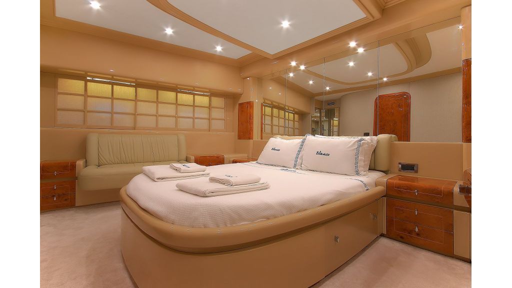 Blanco Luxury Motor Yacht (20)