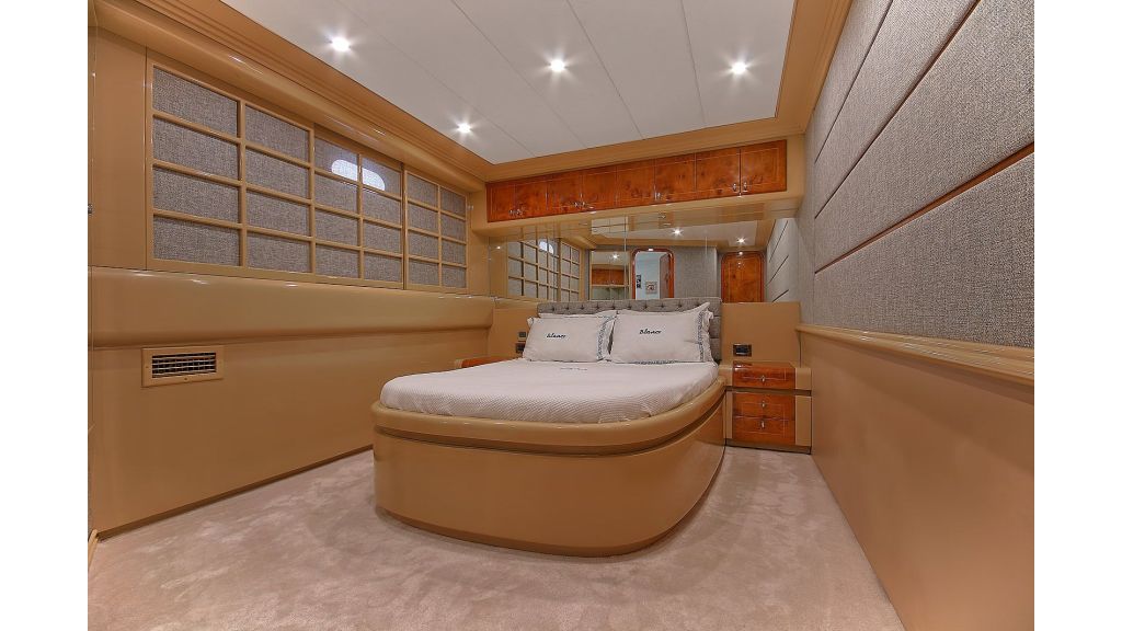 Blanco Luxury Motor Yacht (30)