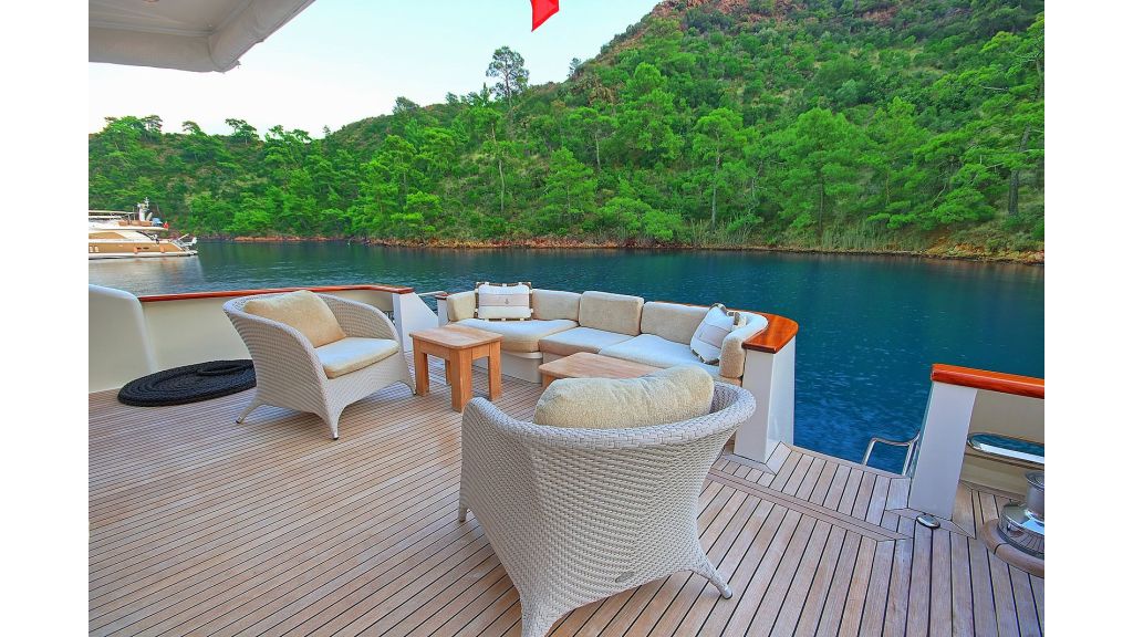 Blanco Luxury Motor Yacht (36)