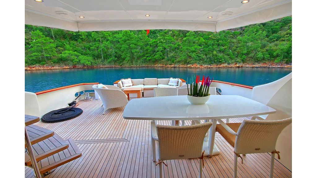 Blanco Luxury Motor Yacht (37)