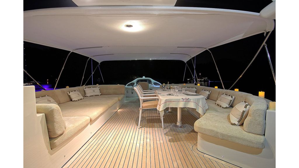 Blanco Luxury Motor Yacht (50)