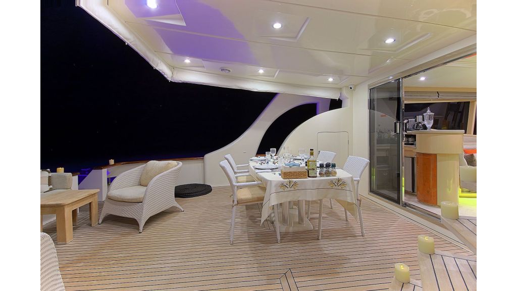 Blanco Luxury Motor Yacht (55)