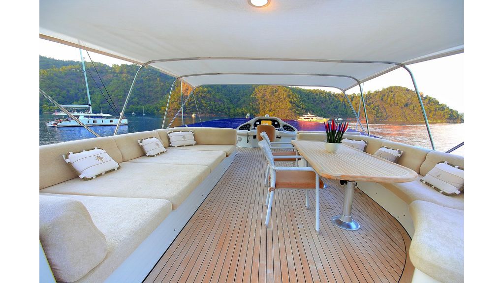 Blanco Luxury Motor Yacht master...