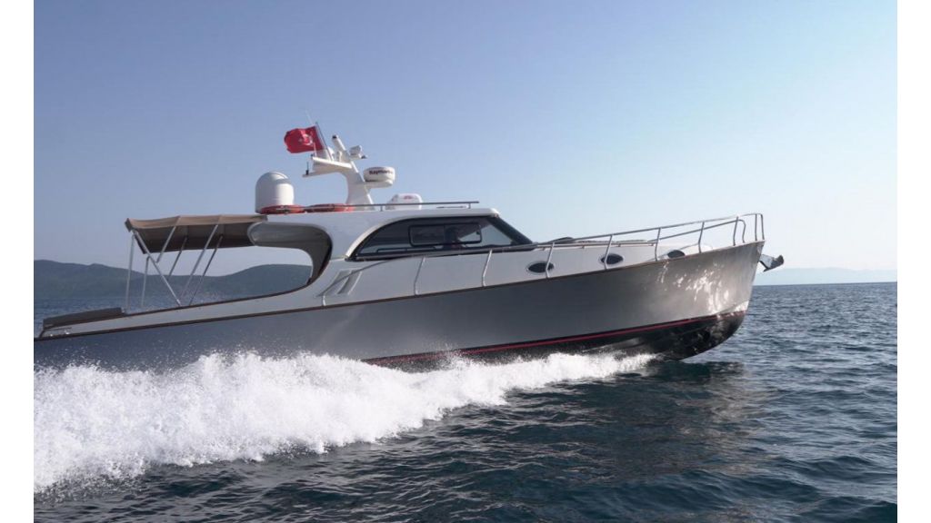 beautiful lobster motor yacht (16)