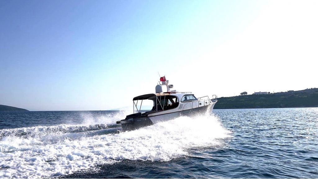 beautiful lobster motor yacht (17)