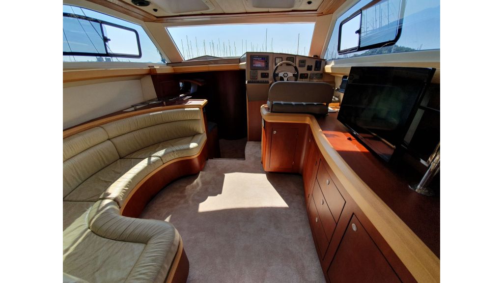 beautiful lobster motor yacht (7)